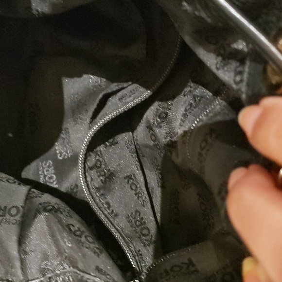 Michael Kors bucket shoulder bag - Picture 4 of 7